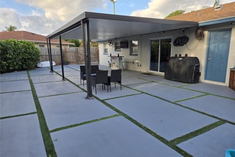 Снять в аренду виллу или дом в Бойнтон-Бич, Флорида 3 спальни, 105.91м2, № 1974993 - фото 2