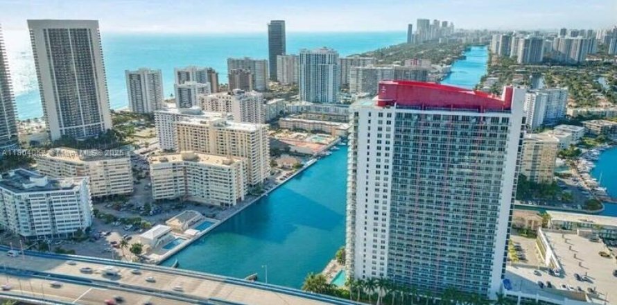 Condo à Hallandale Beach, Floride, 2 chambres № 1689354