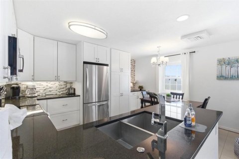 Copropriété à vendre à Saint Petersburg, Floride: 2 chambres, 76.64 m2 № 2349295 - photo 11