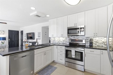 Copropriété à vendre à Saint Petersburg, Floride: 2 chambres, 76.64 m2 № 2349295 - photo 17