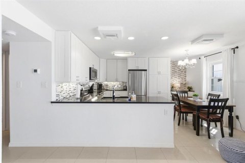 Copropriété à vendre à Saint Petersburg, Floride: 2 chambres, 76.64 m2 № 2349295 - photo 13