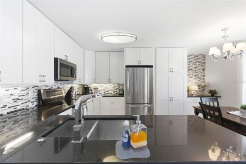 Copropriété à vendre à Saint Petersburg, Floride: 2 chambres, 76.64 m2 № 2349295 - photo 12