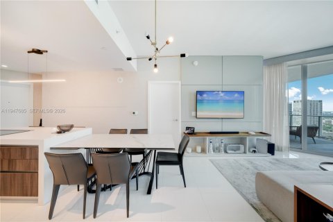 Снять в аренду кондоминиум в Майами, Флорида 3 спальни, 139.17м2, № 2003779 - фото 2