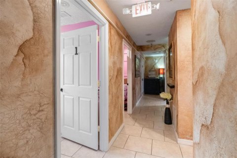 Commercial property in Saint Petersburg, Florida 128.3 sq.m. № 2125934 - photo 15