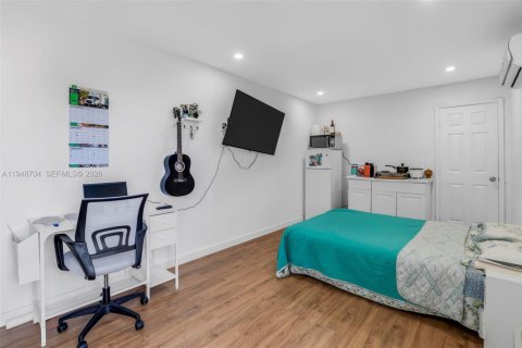 Villa ou maison à vendre à Miami, Floride: 4 chambres, 90.58 m2 № 2005222 - photo 15