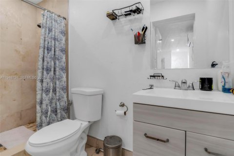 Villa ou maison à vendre à Miami, Floride: 4 chambres, 90.58 m2 № 2005222 - photo 11