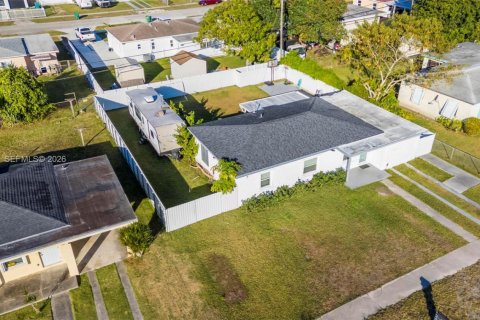 Villa ou maison à vendre à Miami, Floride: 4 chambres, 90.58 m2 № 2005222 - photo 24