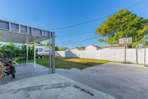 Villa ou maison à vendre à Miami, Floride: 4 chambres, 90.58 m2 № 2005222 - photo 17