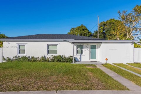 Villa ou maison à Miami, Floride 4 chambres, 90.58 m2 № 2005222