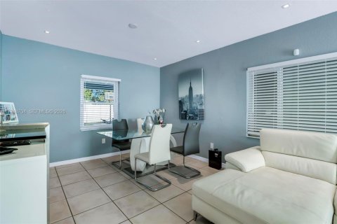 Villa ou maison à vendre à Miami, Floride: 4 chambres, 90.58 m2 № 2005222 - photo 5