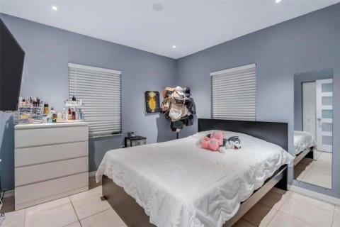 Villa ou maison à vendre à Miami, Floride: 4 chambres, 90.58 m2 № 2005222 - photo 13