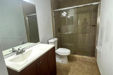 Condo in Oakland Park, Florida, 2 bedrooms  № 1844032 - photo 13