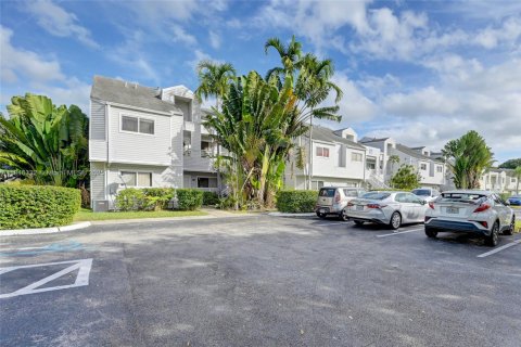 Condo in Oakland Park, Florida, 2 bedrooms  № 1844032 - photo 2