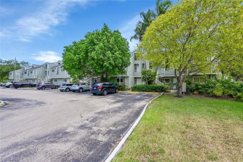 Condo in Oakland Park, Florida, 2 bedrooms  № 1844032 - photo 23
