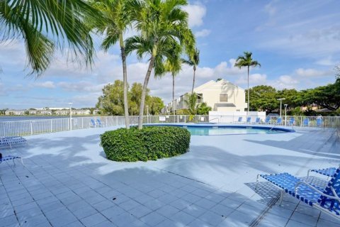 Condo in Oakland Park, Florida, 2 bedrooms  № 1844032 - photo 16
