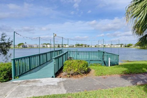 Condo in Oakland Park, Florida, 2 bedrooms  № 1844032 - photo 21