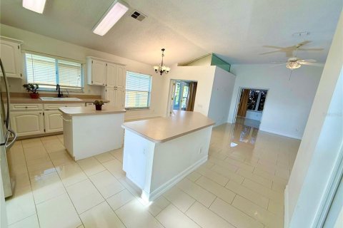 House in Tampa, Florida 3 bedrooms, 172.98 sq.m. № 1793053 - photo 6