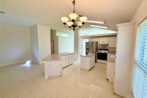House in Tampa, Florida 3 bedrooms, 172.98 sq.m. № 1793053 - photo 7