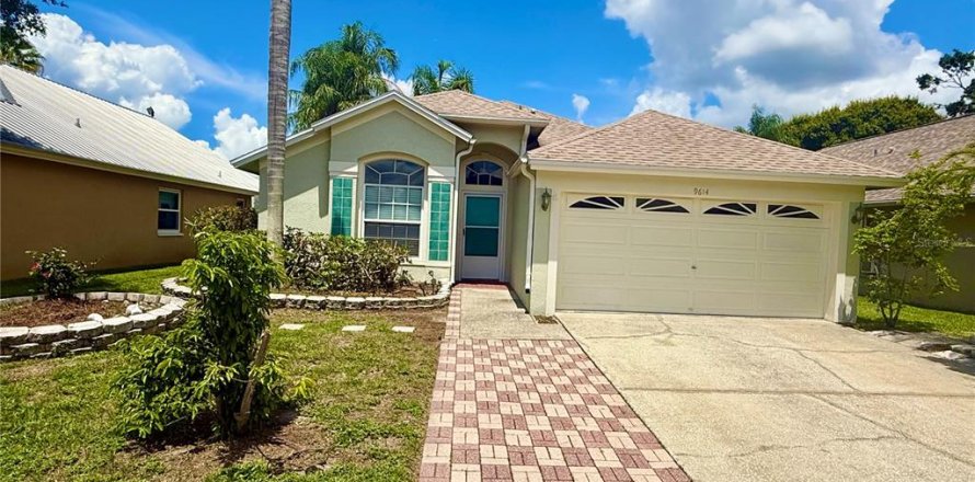 House in Tampa, Florida 3 bedrooms, 172.98 sq.m. № 1793053