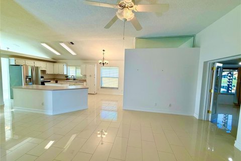 House in Tampa, Florida 3 bedrooms, 172.98 sq.m. № 1793053 - photo 10