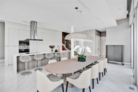 Adosado en venta en Aventura, Florida, 4 dormitorios, 357.58 m2 № 1959951 - foto 1