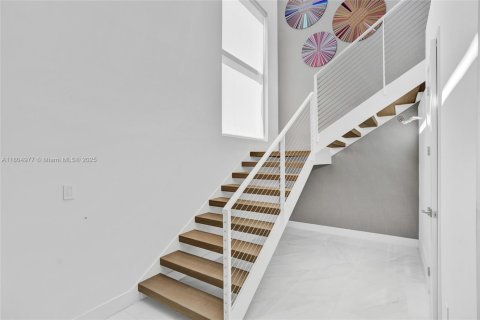 Adosado en venta en Aventura, Florida, 4 dormitorios, 357.58 m2 № 1959951 - foto 7