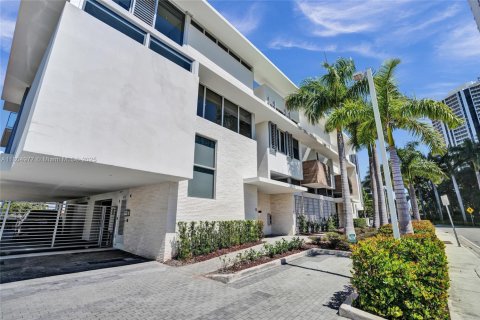 Adosado en venta en Aventura, Florida, 4 dormitorios, 357.58 m2 № 1959951 - foto 2