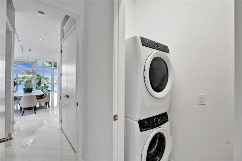 Adosado en venta en Aventura, Florida, 4 dormitorios, 357.58 m2 № 1959951 - foto 24