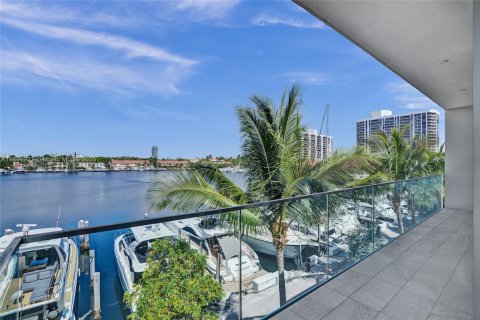 Adosado en venta en Aventura, Florida, 4 dormitorios, 357.58 m2 № 1959951 - foto 28