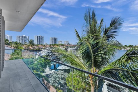 Adosado en venta en Aventura, Florida, 4 dormitorios, 357.58 m2 № 1959951 - foto 29