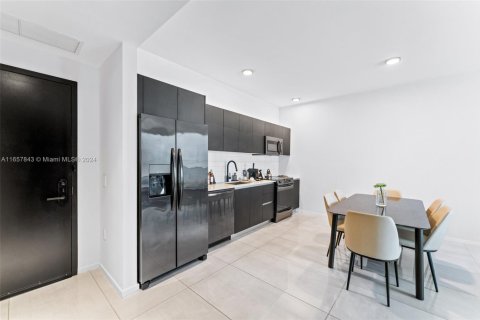 Condo in Miami, Florida, 1 bedroom  № 1763530 - photo 3
