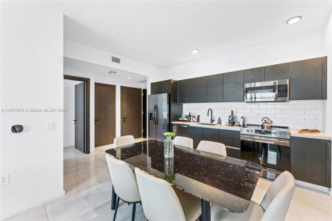 Condo in Miami, Florida, 1 bedroom  № 1763530 - photo 4
