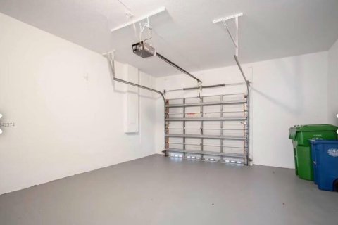 Снять в аренду таунхаус в Уэстон, Флорида 3 комнаты, 171.96м2, № 2261511 - фото 16