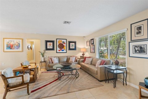 House in Punta Gorda, Florida 3 bedrooms, 168.8 sq.m. № 1531283 - photo 6