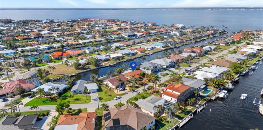 House in Punta Gorda, Florida 3 bedrooms, 168.8 sq.m. № 1531283