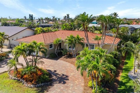 House in Punta Gorda, Florida 3 bedrooms, 168.8 sq.m. № 1531283 - photo 2
