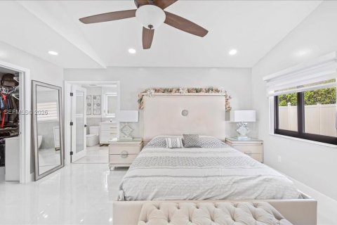 House in Pembroke Pines, Florida 3 bedrooms, 165.74 sq.m. № 2008156 - photo 27