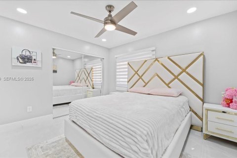 House in Pembroke Pines, Florida 3 bedrooms, 165.74 sq.m. № 2008156 - photo 21