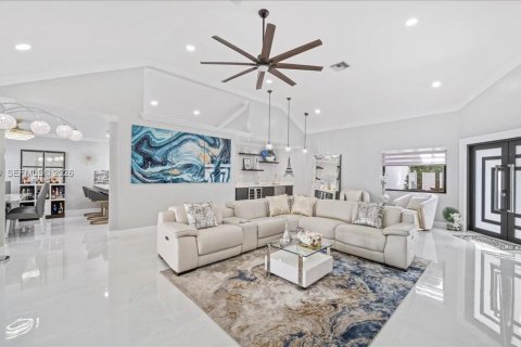 House in Pembroke Pines, Florida 3 bedrooms, 165.74 sq.m. № 2008156 - photo 7