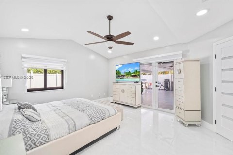 House in Pembroke Pines, Florida 3 bedrooms, 165.74 sq.m. № 2008156 - photo 26