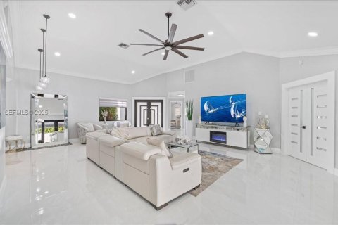 House in Pembroke Pines, Florida 3 bedrooms, 165.74 sq.m. № 2008156 - photo 6