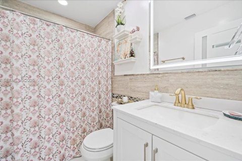 House in Pembroke Pines, Florida 3 bedrooms, 165.74 sq.m. № 2008156 - photo 18