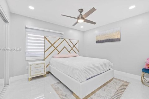 House in Pembroke Pines, Florida 3 bedrooms, 165.74 sq.m. № 2008156 - photo 19