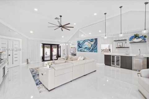 House in Pembroke Pines, Florida 3 bedrooms, 165.74 sq.m. № 2008156 - photo 8