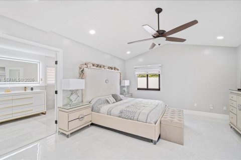 House in Pembroke Pines, Florida 3 bedrooms, 165.74 sq.m. № 2008156 - photo 25