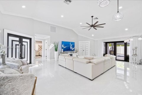 House in Pembroke Pines, Florida 3 bedrooms, 165.74 sq.m. № 2008156 - photo 9