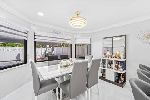 House in Pembroke Pines, Florida 3 bedrooms, 165.74 sq.m. № 2008156 - photo 11