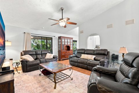 Villa ou maison à vendre à St. Lucie, Floride: 3 chambres, 153.66 m2 № 2249383 - photo 12