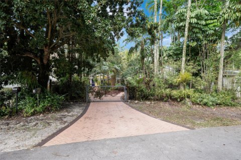 Villa ou maison à louer à South Miami, Floride: 1 chambre, 63.55 m2 № 1079398 - photo 1
