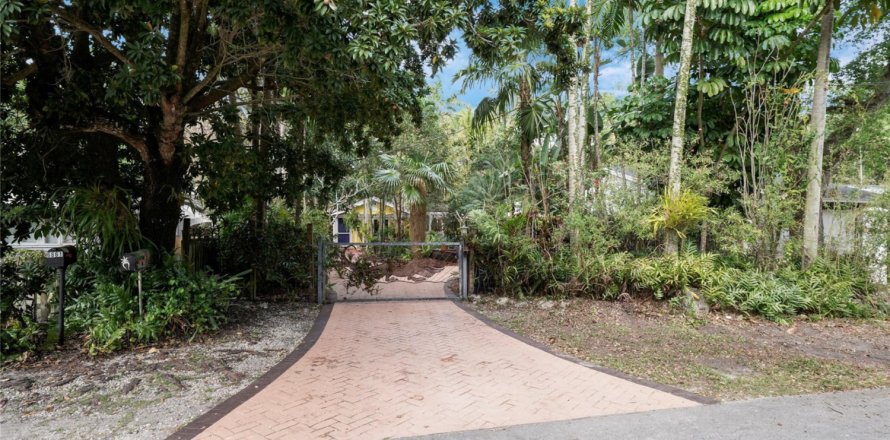 Villa ou maison à South Miami, Floride 1 chambre, 63.55 m2 № 1079398
